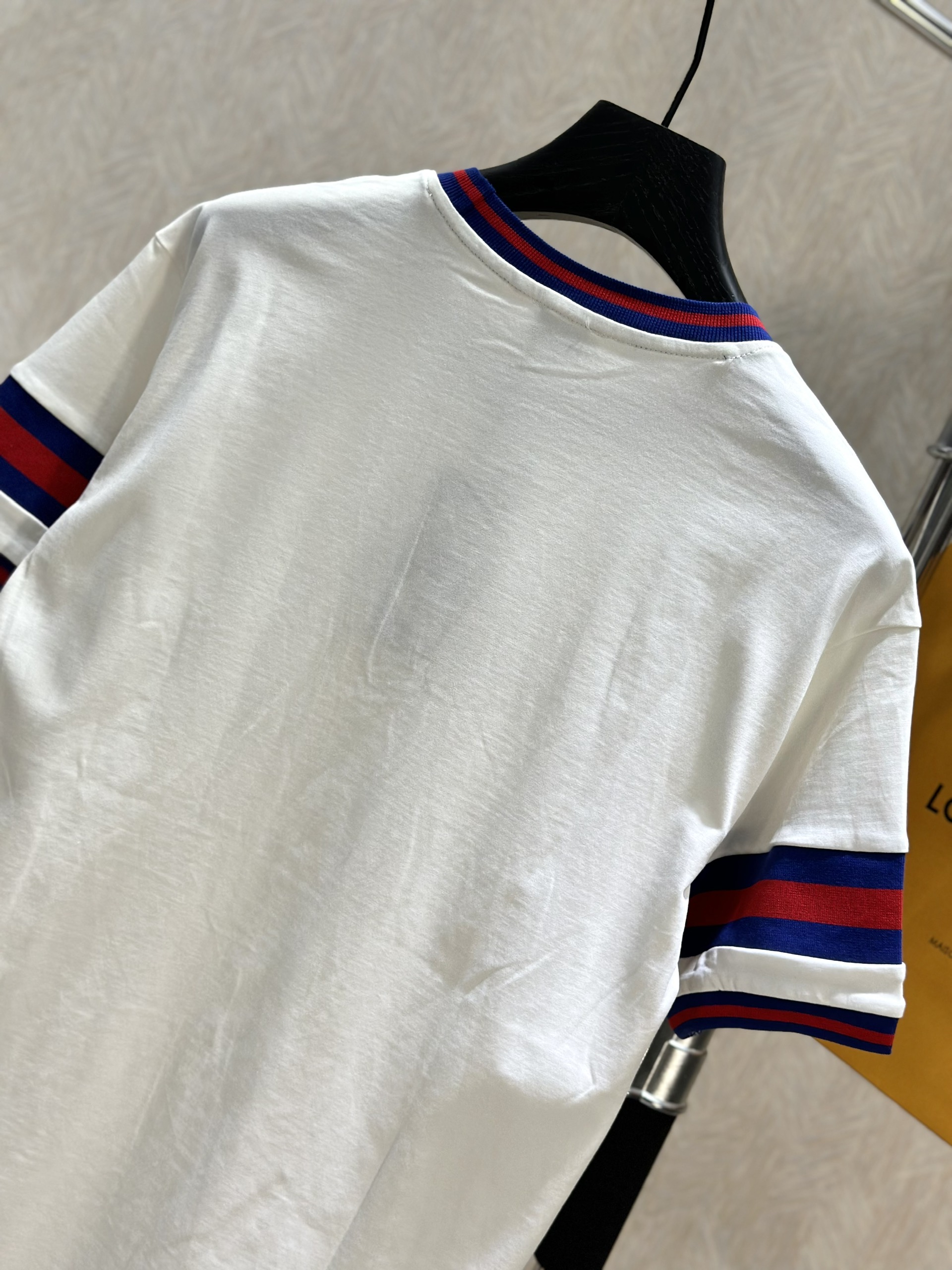 Áo phông T-shirt Saint Laurent YSL logo chữ thêu ngực kẻ sọc Xanh Đỏ viền cổ tay Like Auth on web VTN